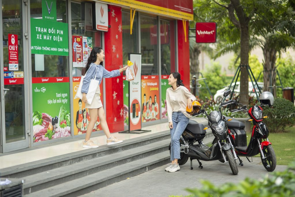 Người dùng hưởng lợi gì từ chính sách thuê, đổi pin xe máy điện của VinFast - Ảnh 2. Người dùng hưởng lợi gì từ chính sách thuê, đổi pin xe máy điện của VinFast - Ảnh 2.