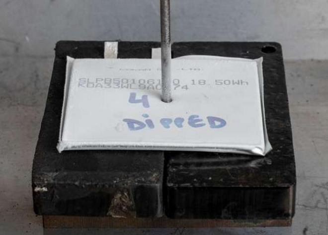 Đã tìm ra giải pháp “đóng băng” pin lithium ion bằng nitơ lỏng, tránh pin phát nổ nếu có va chạm - Ảnh 1. Đã tìm ra giải pháp “đóng băng” pin lithium ion bằng nitơ lỏng, tránh pin phát nổ nếu có va chạm - Ảnh 1.