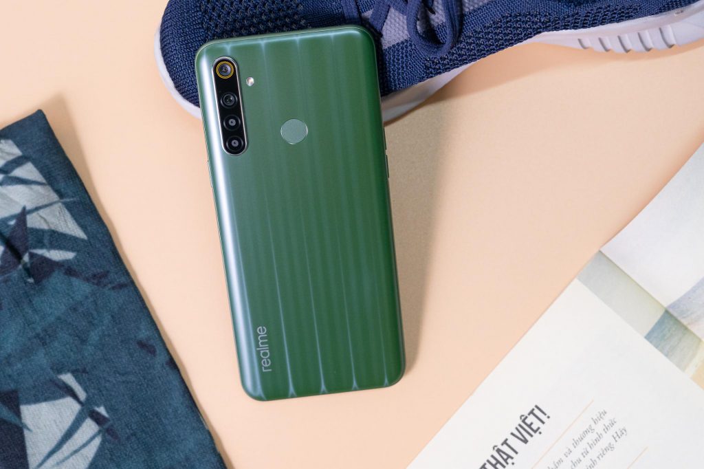 Vì sao hội học trò mê mẩn smartphone có pin khủng và sạc nhanh? - Ảnh 5. Vì sao hội học trò mê mẩn smartphone có pin khủng và sạc nhanh? - Ảnh 5.