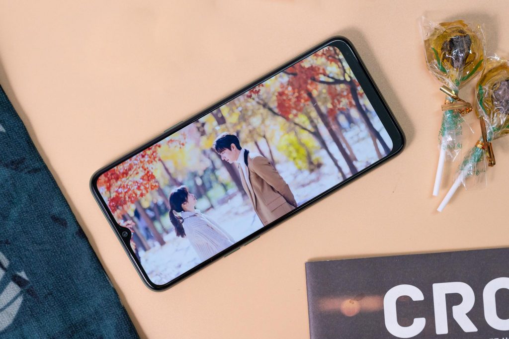 Vì sao hội học trò mê mẩn smartphone có pin khủng và sạc nhanh? - Ảnh 2. Vì sao hội học trò mê mẩn smartphone có pin khủng và sạc nhanh? - Ảnh 2.
