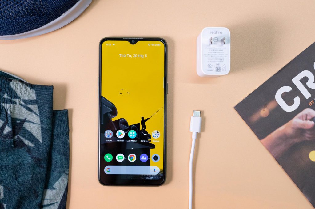 Vì sao hội học trò mê mẩn smartphone có pin khủng và sạc nhanh? - Ảnh 1. Vì sao hội học trò mê mẩn smartphone có pin khủng và sạc nhanh? - Ảnh 1.